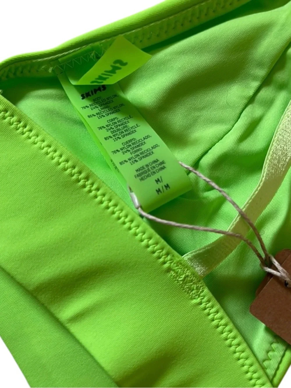NEW NWT SKIMS PLUNGE BIKINI SIGNATURE SWIM TOP NEON GREEN MEDIUM M TRIANGLE